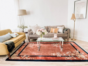 Designer Home 2 Bedroom - 20min to NYC WTC - Private Backyard